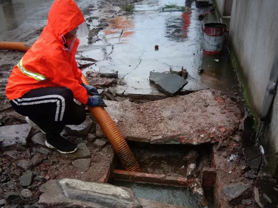 礼泉专业清理污水池 炜誉市政以规范流程守护城市 “肠道”